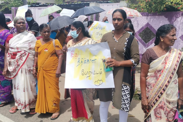 சிறுவர் மற்றும் பெண்களுக்கெதிரான வன்முறைகளுக்கு எதிராக கவனயீர்ப்பு போராட்டம் முன்னெடுப்பு (Photos) | Attention Mullaitivu Violence Children And Women