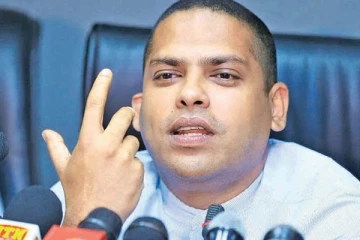 ஹிட்லர் – சார்லி சாப்ளின் என்று இல்லாமல் ஒரே கதாபாத்திரமாக இருந்து செயற்படுங்கள்! ஹரின் வேண்டுகோள்