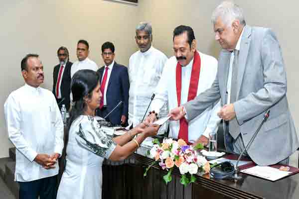 முன்னாள் இன்னாள் ஜனாதிபதிகள் பங்கேற்ற நிகழ்வு | An Event Attended By Former Presidents Today