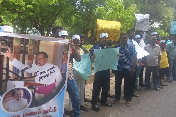 யாழ்ப்பாணக் கல்லூரியைப் பாதுகாப்போம் என வலியுறுத்தி போராட்டம் (Photos) | Students Protest Protection Of Jaffna College