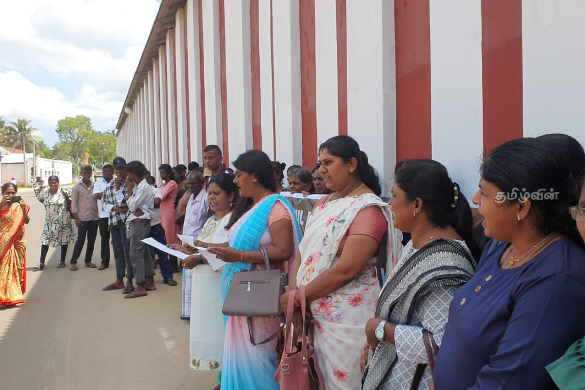 வடக்கு - கிழக்கில் தமிழ் அரசியல்வாதிகளின் செயற்பாடுகளை கண்டித்து கவனயீர்ப்பு போராட்டம் | Batticalo Protest Today வடக்கு - கிழக்கில் தமிழ் அரசியல்வாதிகளின் செயற்பாடுகளை கண்டித்து கவனயீர்ப்பு போராட்டம் | Batticalo Protest Today