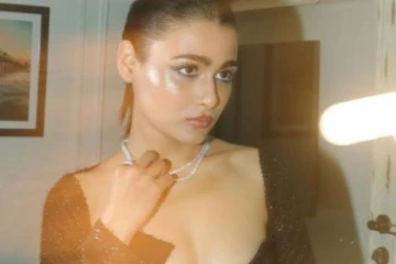 வெறும் அந்த ஆடையில் போட்டோஷூட்.. நடிகை ஷாலினி பாண்டேவின் புகைப்படங்கள்