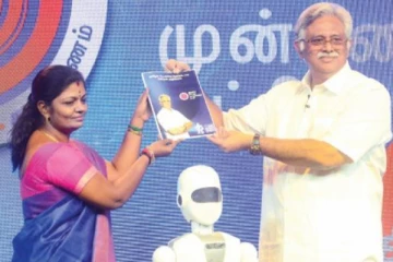 சிட்டி ரோபோவுடன் திமுக, அதிமுகவுக்கு சவால் விடும் வகையில் தேர்தல் அறிக்கை வெளியிட்ட அரசியல் கட்சி தலைவர்?