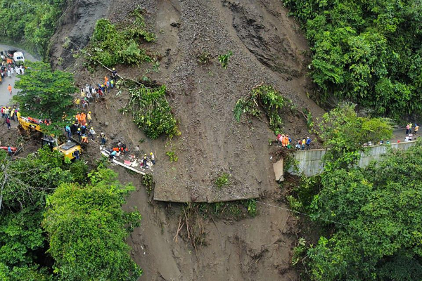 கொலம்பியாவில் மண்சரிவில் 34 பேர் பலி | 34 Killed In Landslides In Colombia