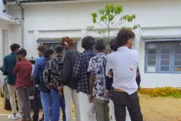 පොලිස් නිලධාරීන්ගේ රාජකාරියට බාධා කළ සැකකරුවන් 11ක් රිමාන්ඩ්