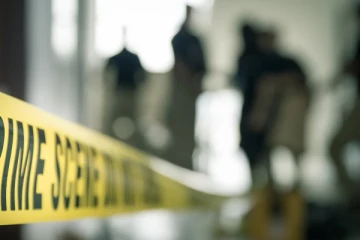 பெண்ணின் தலையை துண்டித்து நிர்வாண உடலை ரோட்டில் வீசிய கொடூரம்!