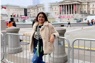 இளம் பெண்ணாக மாறிய நடிகை குஷ்பு - இணையத்தை கலக்கும் மாடர்ன் உடை புகைப்படங்கள்