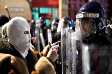 மூன்றாவது நாளாக புதிய பொலிஸ் சட்டத்திற்கு எதிராக போராட்டம்: மேலும் 10 பேர் கைது