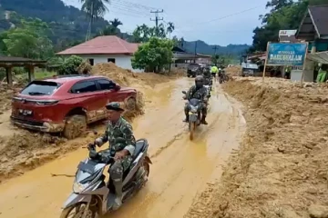 இந்தோனேசியா வெள்ளத்தில் சிக்கி 28 பேர் பலி