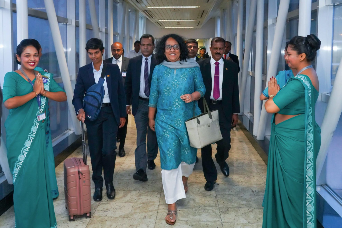 முன்னாள் கட்டார் நாட்டின் தலைவரின் இறுதிச்சடங்கில் பங்கேற்க பயணமானார் பிரதமர் | Pm Dr Harini Amarasuriya Departs For Qatar முன்னாள் கட்டார் நாட்டின் தலைவரின் இறுதிச்சடங்கில் பங்கேற்க பயணமானார் பிரதமர் | Pm Dr Harini Amarasuriya Departs For Qatar