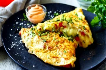 குழந்தைகளின் கவனத்தை ஈர்க்கும் வெஜிடபிள் சீஸ் ஆம்லெட்