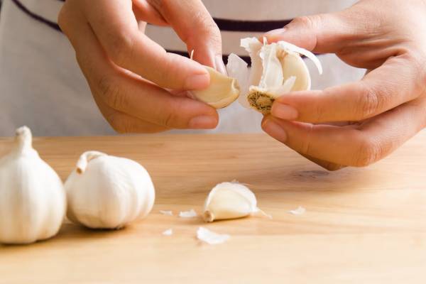 குப்பையில் போடும் பூண்டு தோலில் இவ்வளவு மகிமை இருக்கா? | Garlic Peel Benefits In Tamil Do Not Throw Garlic குப்பையில் போடும் பூண்டு தோலில் இவ்வளவு மகிமை இருக்கா? | Garlic Peel Benefits In Tamil Do Not Throw Garlic