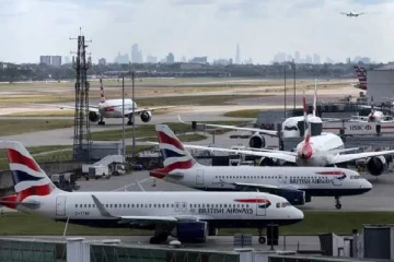 மோசமான வானிலை... பிரித்தானியாவில் சுமார் 140 விமானங்கள் திடீரென ரத்து!