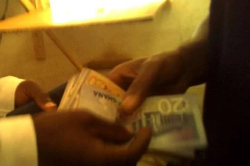 கழிப்பறையில் லஞ்சம் வாங்கிய சார்ஜன்ட்