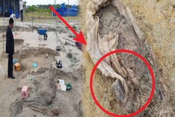 யாழ் செம்மணி புதைக்குழியிலிருந்து பால் போத்தலுடன் குழந்தையின் எச்சம்!