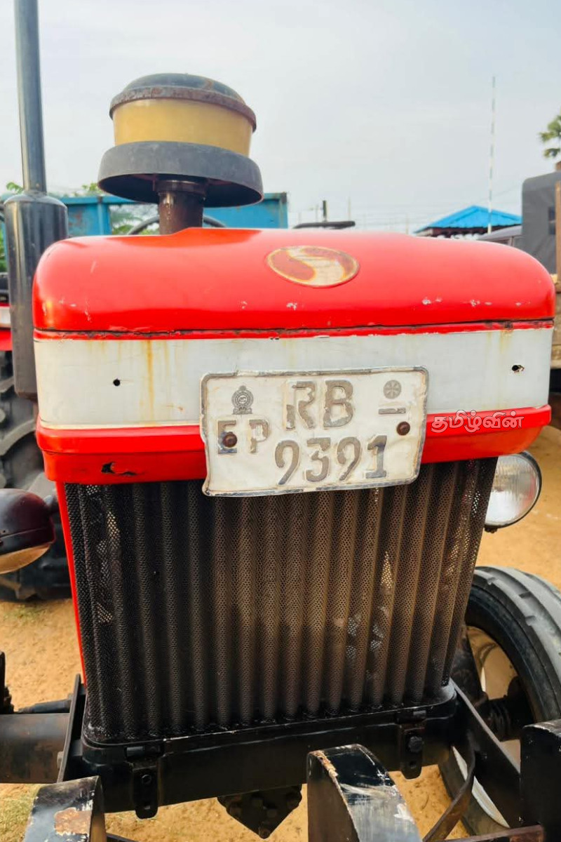 சட்டவிரோத மணலுடன் உழவு இயந்திரம் கைப்பற்றப்பட்டது | Ploughing Machine Seized With Illegal Sand