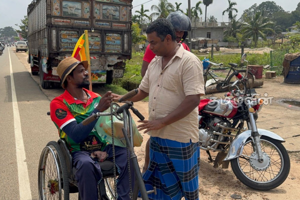 சக்கர நாற்காலியில் இலங்கை முழுவதும் சுற்றுப்பயணம்! முல்லைத்தீவை வந்தடைந்த இளைஞர் | Touring Sri Lanka Wheelchair Young Man Arrived