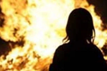 2 குழந்தைகளை துடிதுடிக்க எரித்துக் கொன்ற கொடூரத் தாய் - பகீர் பின்னணி!