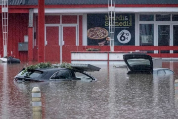 ஐரோப்பாவை சூறையாடிய பெரும் வெள்ளப்பெருக்கு: 120 பேர் இதுவரை பலி