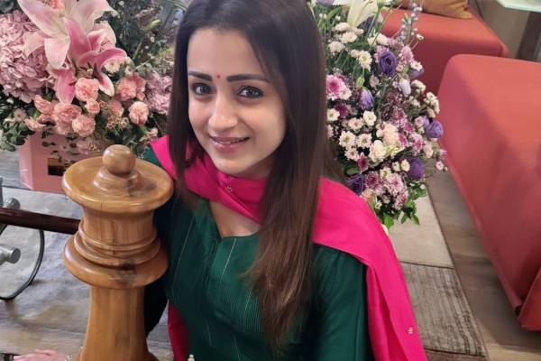 விஜய்யிடம் அந்த விசயம் மட்டும் எனக்கு பிடிக்கவே பிடிக்காது!! ஓப்பனாக பேசிய நடிகை திரிஷா.. | Trisha Open Talks About Vijay At Shooting Sleep