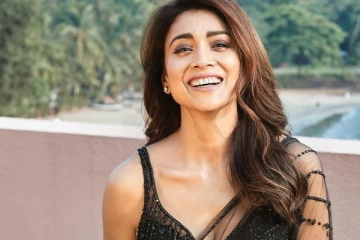 இணயத்தில் செம வைரலாகும் ஸ்ரேயா க்ளாமர் போட்டோஷுட், 40 வயதிலும் இப்படியா