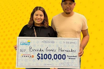 ஒரே நாளில் இரண்டு ஜாக்பாட்டை வென்ற அதிர்ஷ்டசாலி பெண்!