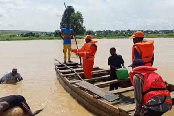 நைஜீரியாவில் படகு மூழ்கியதில் 60 பேர் பலி | 60 Dead In Nigeria Boat Sinking