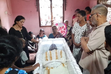 குடும்பத்தை முன்னேற்ற கனடாவுக்கு செல்ல ஆசைப்பட்ட கிரிதரன்; பலரின் கண்ணீருக்கு மத்தியில் அடக்கம்(Photos)