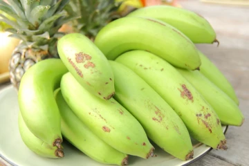 நன்மைகளை அள்ளித்தரும் பச்சை வாழைப்பழம்: இந்த நோய் உள்ளவர்கள் கட்டாயம் சாப்பிட வேண்டுமாம்!