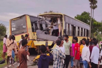மதுரையில் ஆம்னி பேருந்து மோதி விபத்து - 3 பேர் பலி, 15 பேர் காயம்
