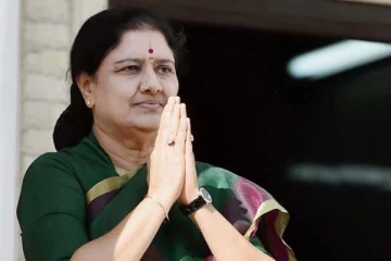 "அதிமுக பொதுச் செயலாளராக சசிகலா பொறுப்பேற்க வேண்டும்"- மாவட்ட அதிமுக கூட்டத்தில் தீர்மானம் நிறைவேற்றிய தொண்டர்கள்