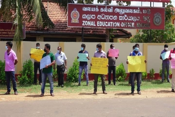 மன்னாரிலும் ஆசிரியர்களால் போராட்டம் முன்னெடுப்பு