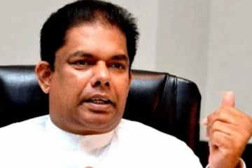 උගන්ඩාවේ සල්ලි ගේන්න ආවට මහා භාණ්ඩාගාරේ සල්ලි බේරන්නවත් බැරි වුණා- ආණ්ඩුවට දෙහි කපන ගයන්ත කරුණාතිලක