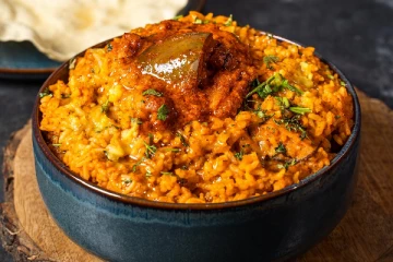 வீட்டில் வெள்ளை சாதம் இருக்கா? அப்போ இந்த ஆவக்காய் அன்னம் செய்ங்க