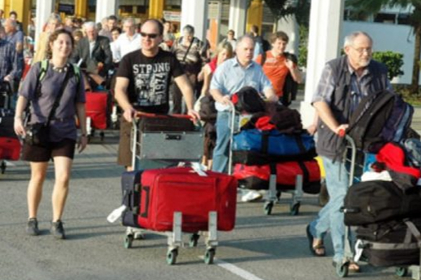சுற்றுலா பயணிகளின் வருகையில் திடீர் வீழ்ச்சி | A Decline In Tourist Arrivals