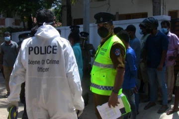 இலங்கையில் பயங்கரம்; தாயும், மகளும் கூரிய ஆயுதங்களால் வெட்டிப் படுகொலை