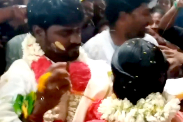 உயிரிழந்த தந்தையின் சடலத்தின்முன் மகன் செய்த நெகிழ்ச்சி சம்பவம்! | Son Married In Front Of Dead Father S Corpse