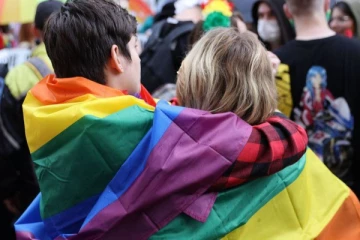 பிரான்ஸில் ஓரினச்சேர்க்கையாளர்களுக்கு ஏற்பட்டுள்ள பாதிப்பு!