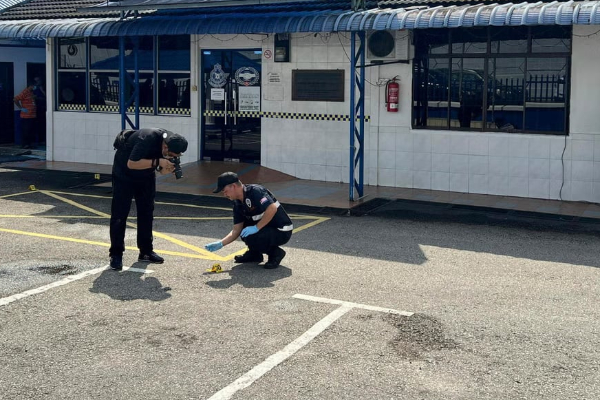 வெளிநாடொன்றில் அடுக்குமாடிக் குடியிருப்பில் இருந்து விழுந்த இலங்கை இளைஞன் மரணம் | Sri Lankan Man Dies After Fall Ninth Floor Of Kl வெளிநாடொன்றில் அடுக்குமாடிக் குடியிருப்பில் இருந்து விழுந்த இலங்கை இளைஞன் மரணம் | Sri Lankan Man Dies After Fall Ninth Floor Of Kl