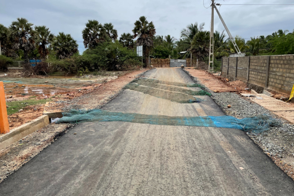 மன்னாரில் மீன்பிடி வலைகளால் போக்குவரத்துக்கு இடையூறு | Fishing Nets Disrupt Traffic In Mannar