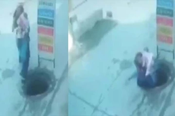 கைக்குழந்தையுடன் சாக்கடைக்குள் விழுந்த இளம்பெண்: நடுநடுங்க வைக்கும் காட்சி