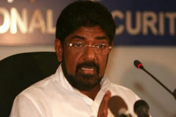 அரச பயணத்துக்காக ஏன் சுகாதார அமைச்சர் தனிப்பட்ட ரீதியில் செலவழித்தார்! எழுப்பப்பட்டுள்ள கேள்வி