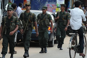 யாழில் தொழிலாளியின் கழுத்தில் கத்தியை வைத்து மிரட்டிய இராணுவ சிப்பாய்