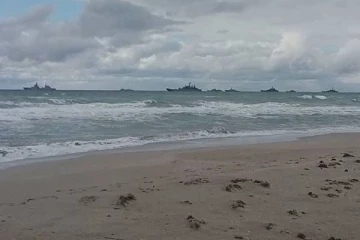 கருங்கடலில் முகாமிட்டுள்ள ரஷ்ய போர்க்கப்பல்கள் (VIDEO)