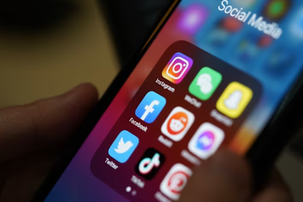 மலேசிய அரசு எடுத்துள்ள அதிரடி முடிவு.. | Malaysia Will Ban Social Media Under 16 Next Year மலேசிய அரசு எடுத்துள்ள அதிரடி முடிவு.. | Malaysia Will Ban Social Media Under 16 Next Year