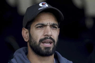 பிரபல பாகிஸ்தான் வீரருக்கு கொரோனா உறுதி - அதிர்ச்சியில் ரசிகர்கள்