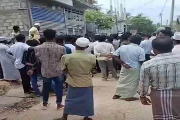 தமிழர் பகுதியில் தம்பதியரை வீட்டில் வைத்து பூட்டிய ஊரவர்கள் ; 10 மணித்தியாலம் முற்றுகையிடபட்ட வீடு