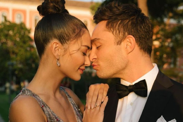 குழந்தை இருக்கும் போதே புதிய காதலருடன் சில்மிஷம்.. அந்தரங்க புகைப்படத்தை பதிவிட்ட ரஜினி பட நடிகை | Amy Jackson Hot Phtotoshoot With Lover