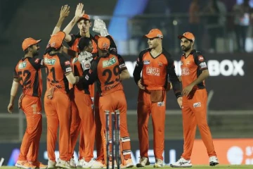 68 ரன்னில் சுருண்ட பெங்களூர் அணி - அபார வெற்றியை பறித்த ஹைதராபாத்!