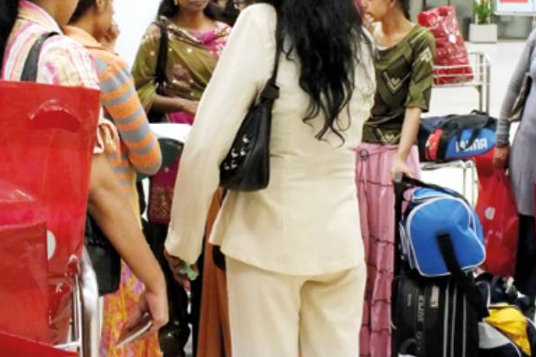 ஓமானிலிருந்து அனுப்பி வைக்கப்பட்டுள்ள இலங்கைப் பெண்கள்! | Housemaids Sri Lanka Sent To From Oman Woman